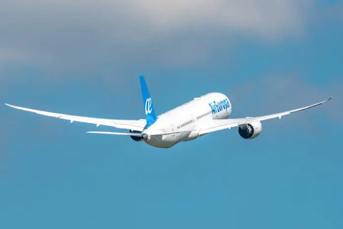Air Europa transportou mais de 8 milhões de passageiros no verão europeu de 2026, alta de 4,3%, com destaque para novas rotas. Air Europa transportou mais de 8 milhões de passageiros no verão europeu de 2026, alta de 4,3%, com destaque para novas rotas.