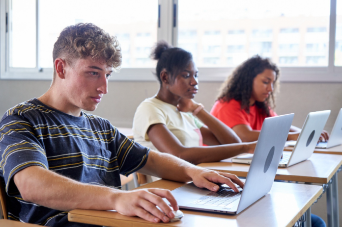 Programa Qualifica SP oferece cursos gratuitos online para moradores do estado de São Paulo. Crédito: Divulgação/Governo de São Paulo