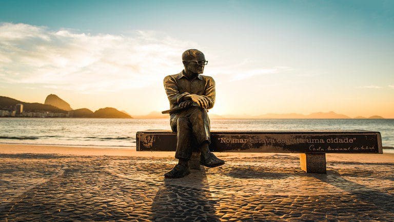 Estátua de Carlos Drummond de Andrade, no Ri de Janeiro (RJ). Foto: Setur-RJ