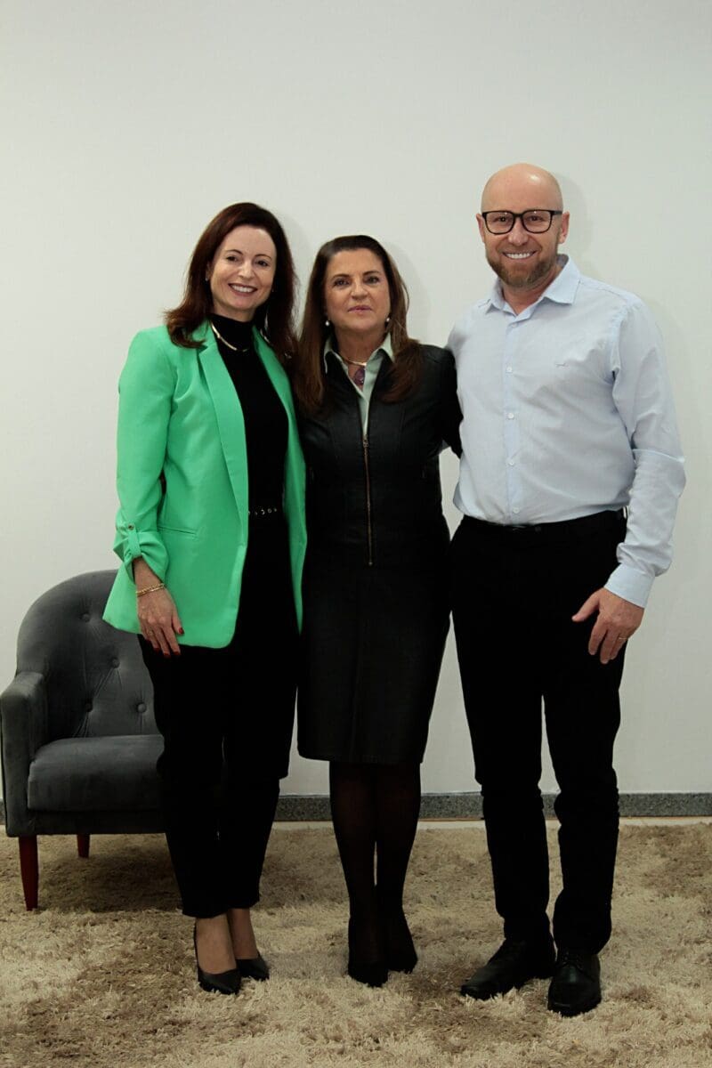 Marta com prefeito Jadir José Kovaleski e primeira-dama Sandra Kovaleski. - Foto: Divulgação.