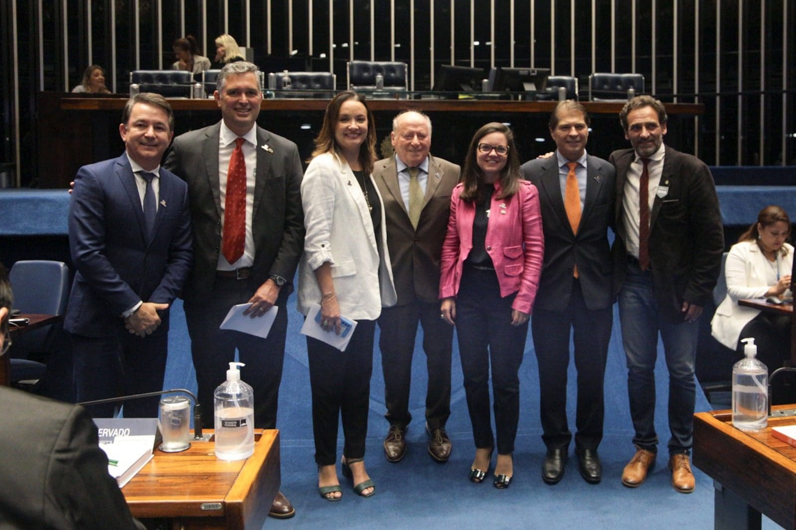 Munir Calaça (Parque Nacional do Iguaçu), Murilo Pascoal, presidente do Conselho do Sindepat, Carolina Negri (Sindepat), Marcelo Gutglas (Grupo Playcenter), Jaqueline Gil (Embratur), Alain Baldacci (Wet´n Wild) e Milton Zuanazzi (MTur). Foto: Divulgação