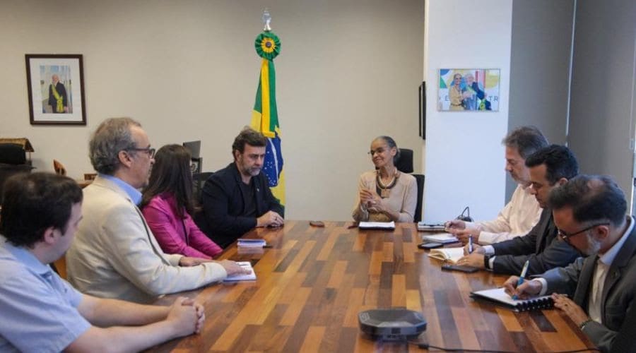 Marcelo Freixo e Marina Silva alinham futuras ações e programas em conjunto com o objetivo de promover internacionalmente o turismo sustentável e de base comunitária (Foto: Willian Meira / Embratur)