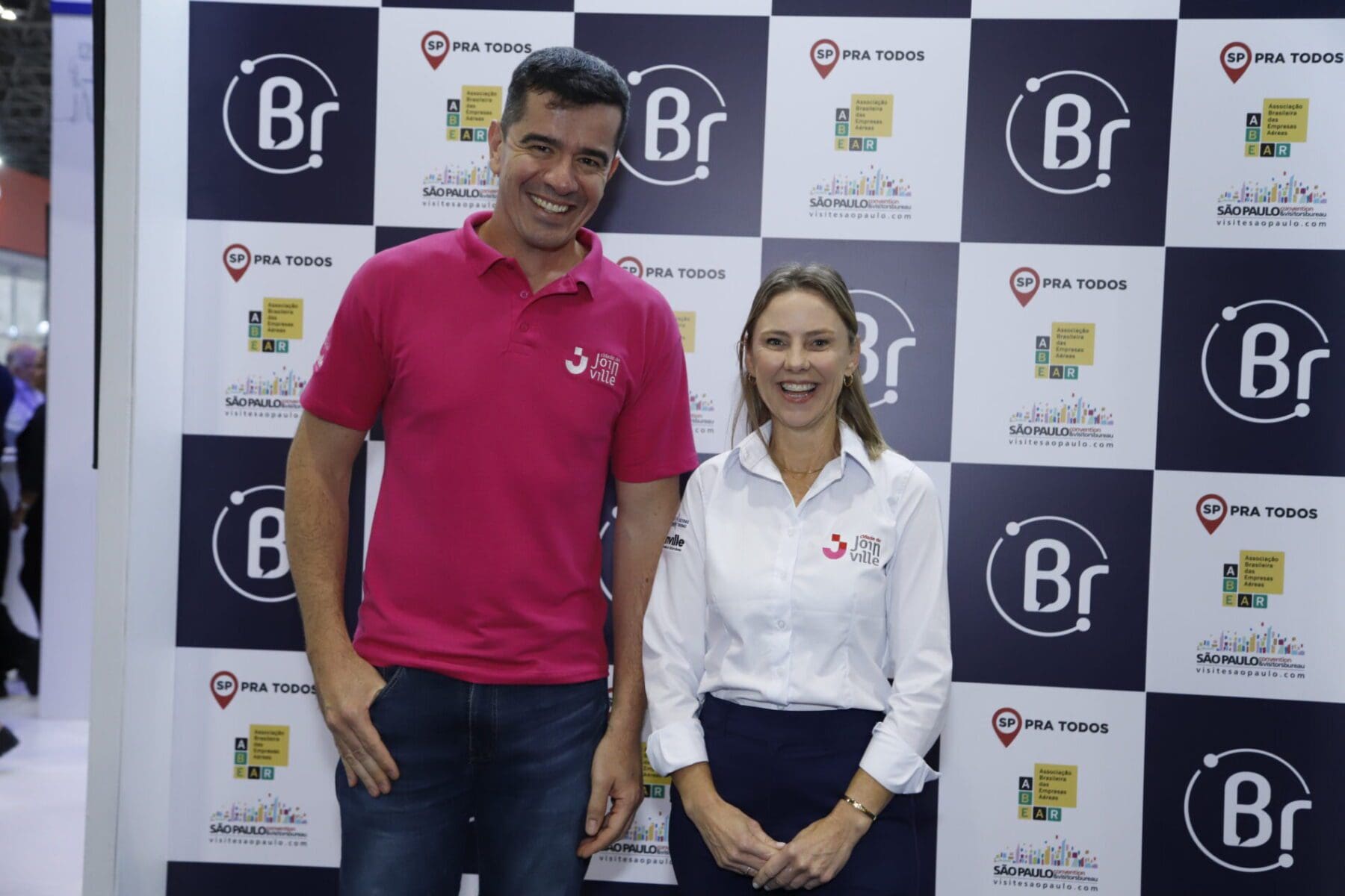 Giorgio Souza, executivo do Joinville CVB, e Francine Olsen, diretora executiva da Secretaria de Cultura e Turismo de Joinville. Foto: Gregory Grigoragi