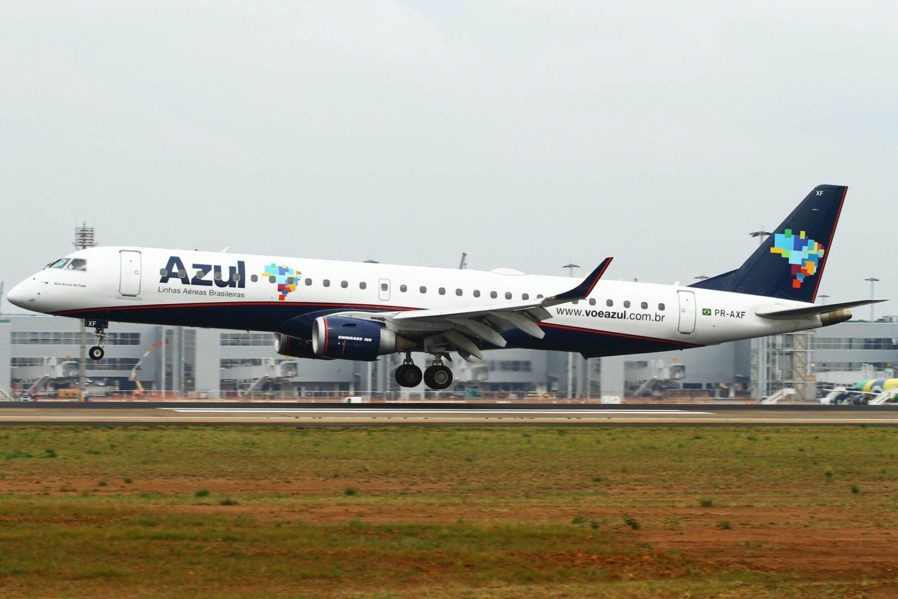 AZUL EMBRAER 195-E1 VCP POUSO SH