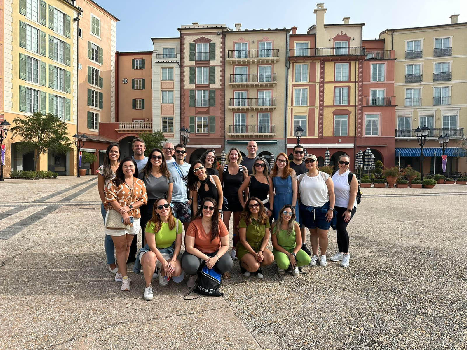 Grupo em visita ao Loews Portofino Bay Hotel. Foto: Divulgação