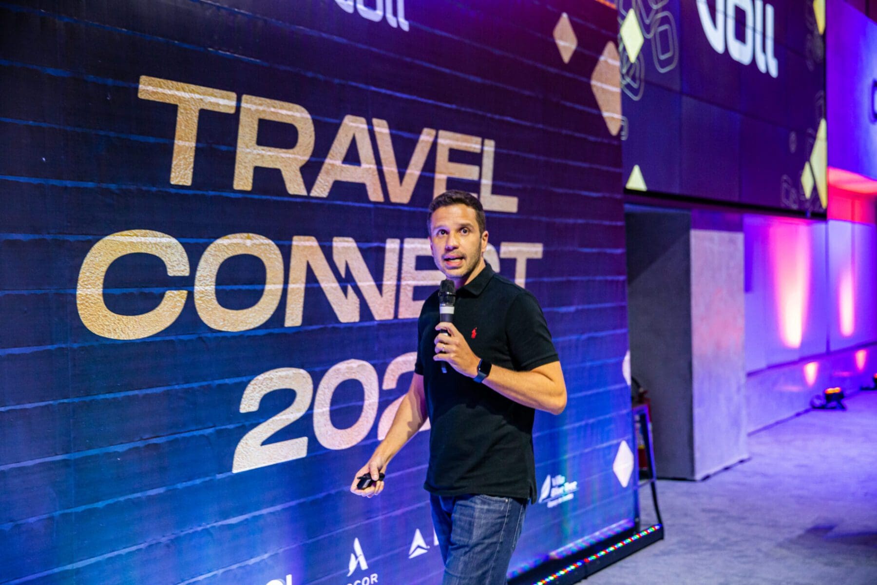 Luciano Brandão, cofundador e CEO da Voll, no Travel Connect 2022. Foto: Divulgação