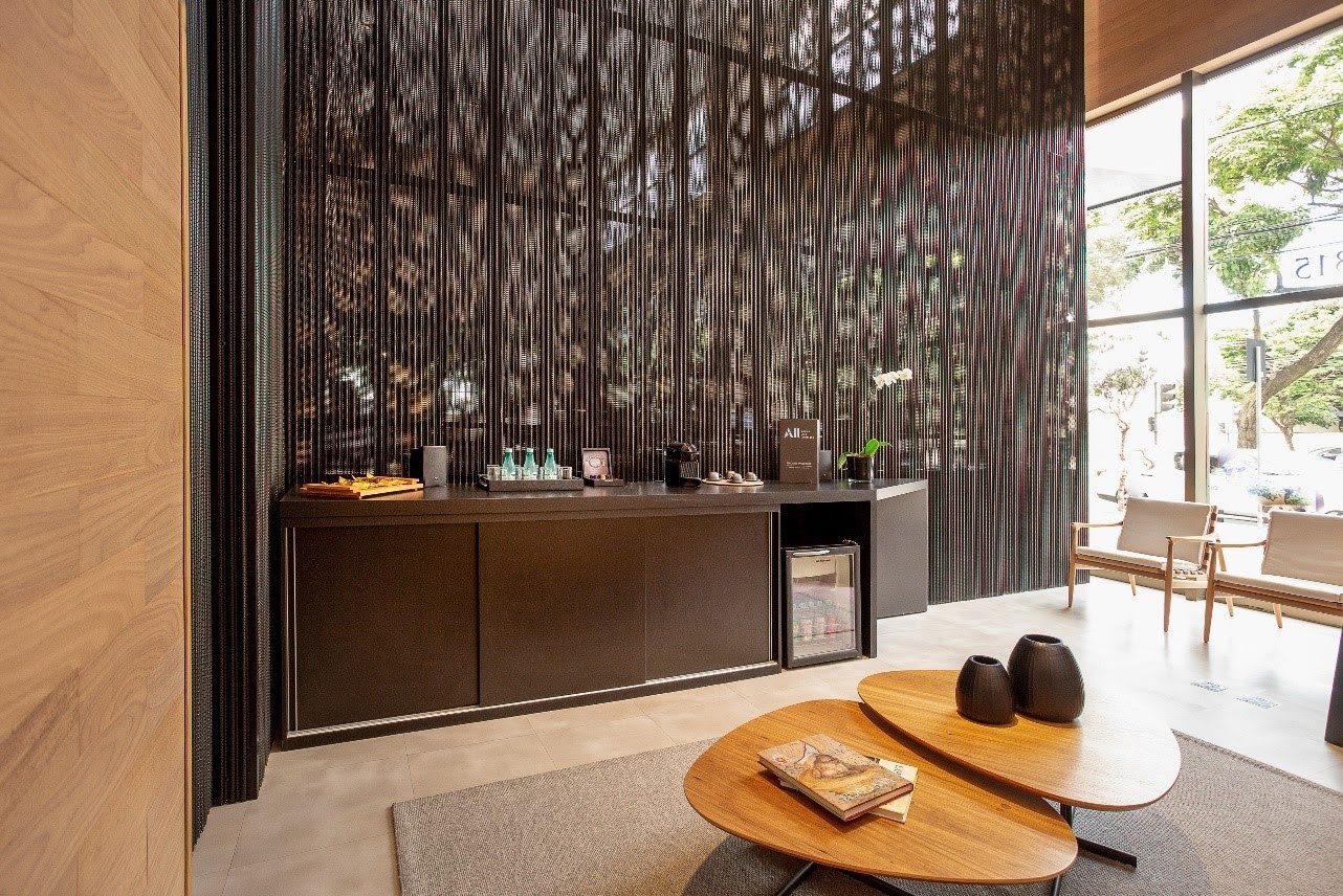 Lobby do hotel Mercure Belo Horizonte Lourdes, em Minas Gerais - Foto: Divulgação