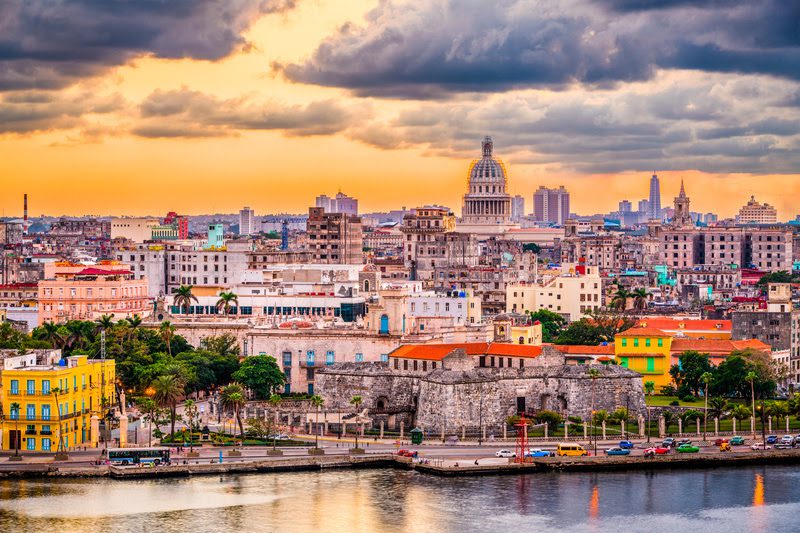 A capital Havana alia a arquitetura do velho mundo com a cultura contemporânea - Foto: Shutterstock