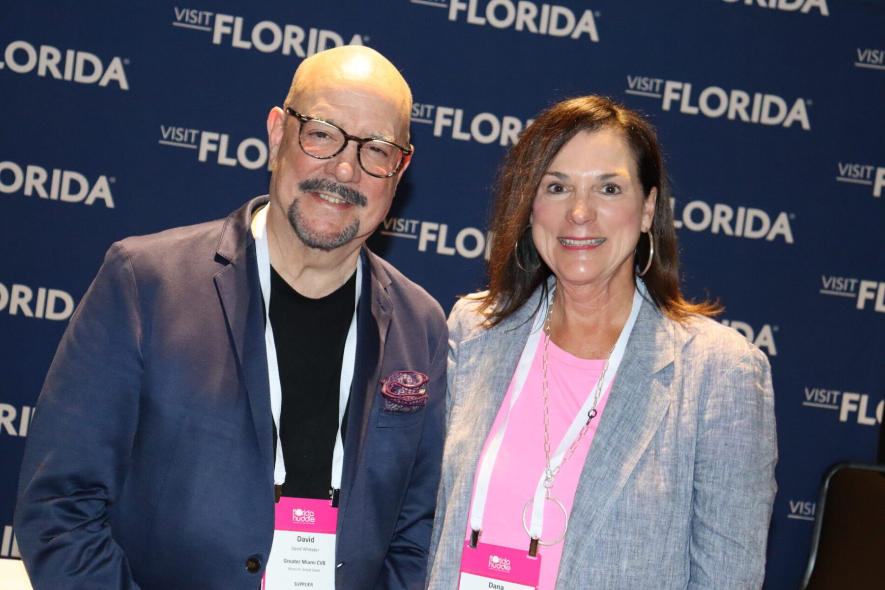 David Whitaker, CEO do Greater Miami CVB, e Dana Young, CEO do Visit Florida, celebram resultados já notáveis nesta edição do Flórida Huddle, com mais de 720 inscritos