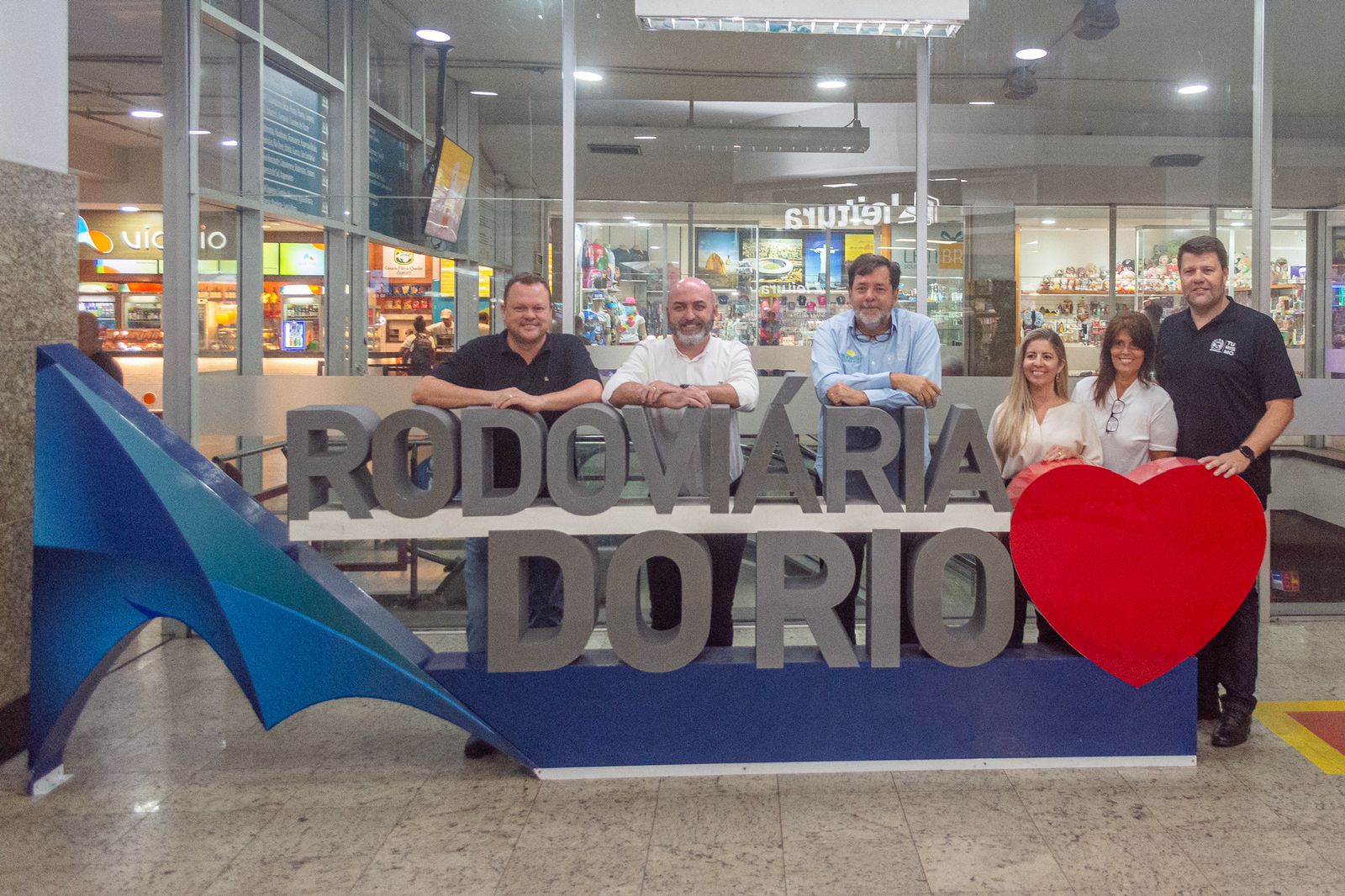 Representantes da Secretaria de Estado de Turismo e da Rodoviária do Rio - Foto: Fabrício Gomes