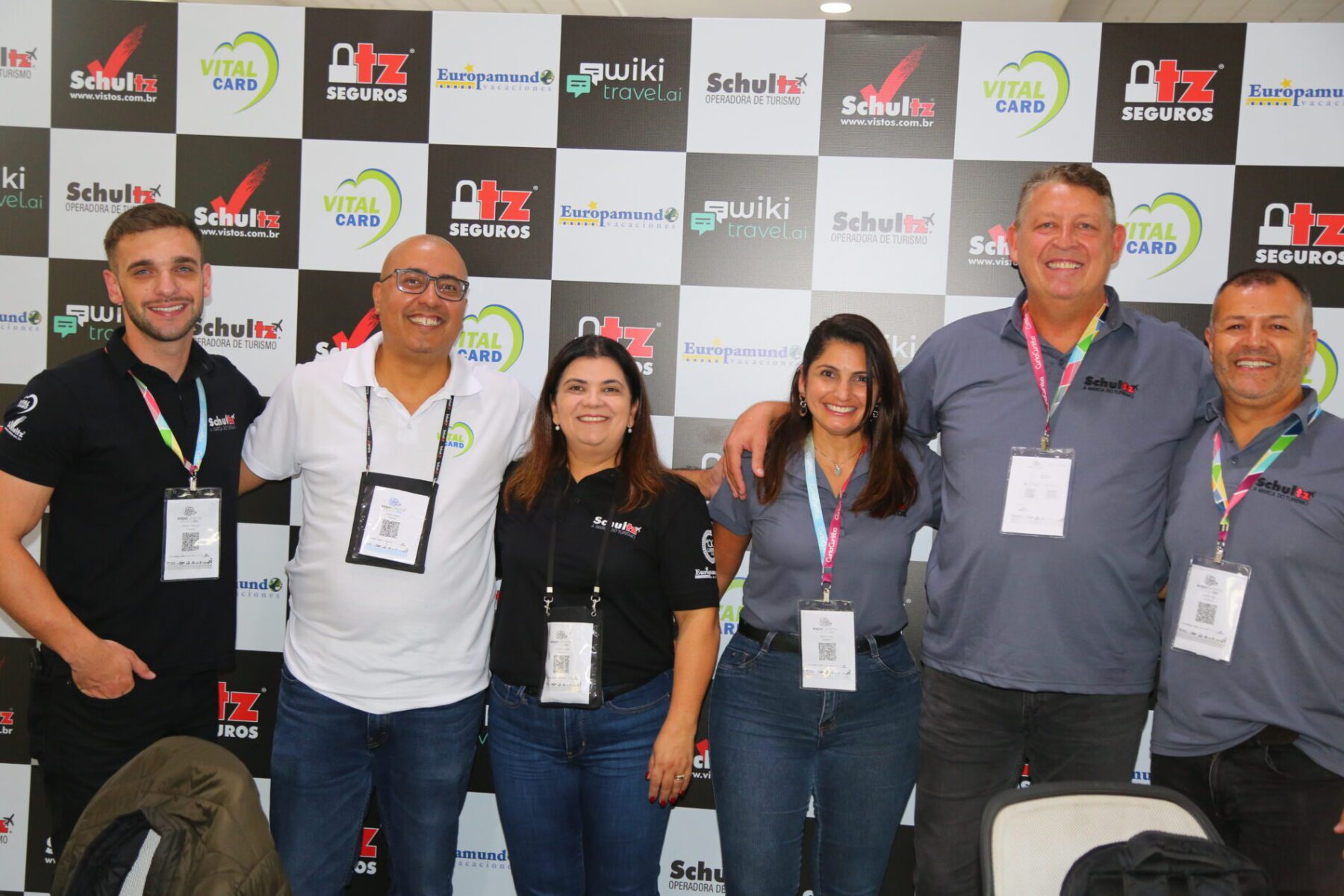 Equipe da Schultz, presente da Expo Turismo Paraná, reforça novidades, como a plataforma Wikitravel