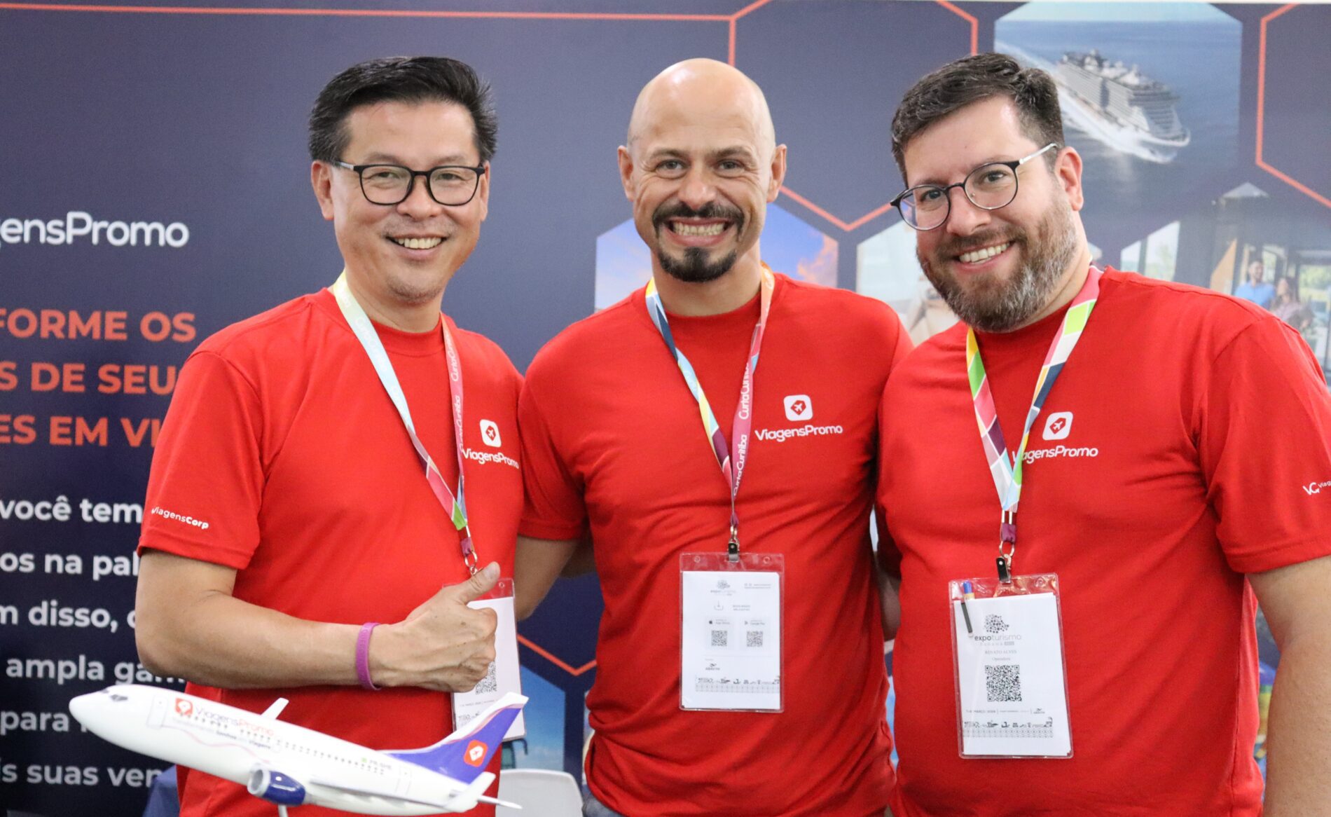 Valter Onishi, Rafael Galeto e Renato Alves, todos da Viagens Promo, estão presente no Expo Turismo Paraná