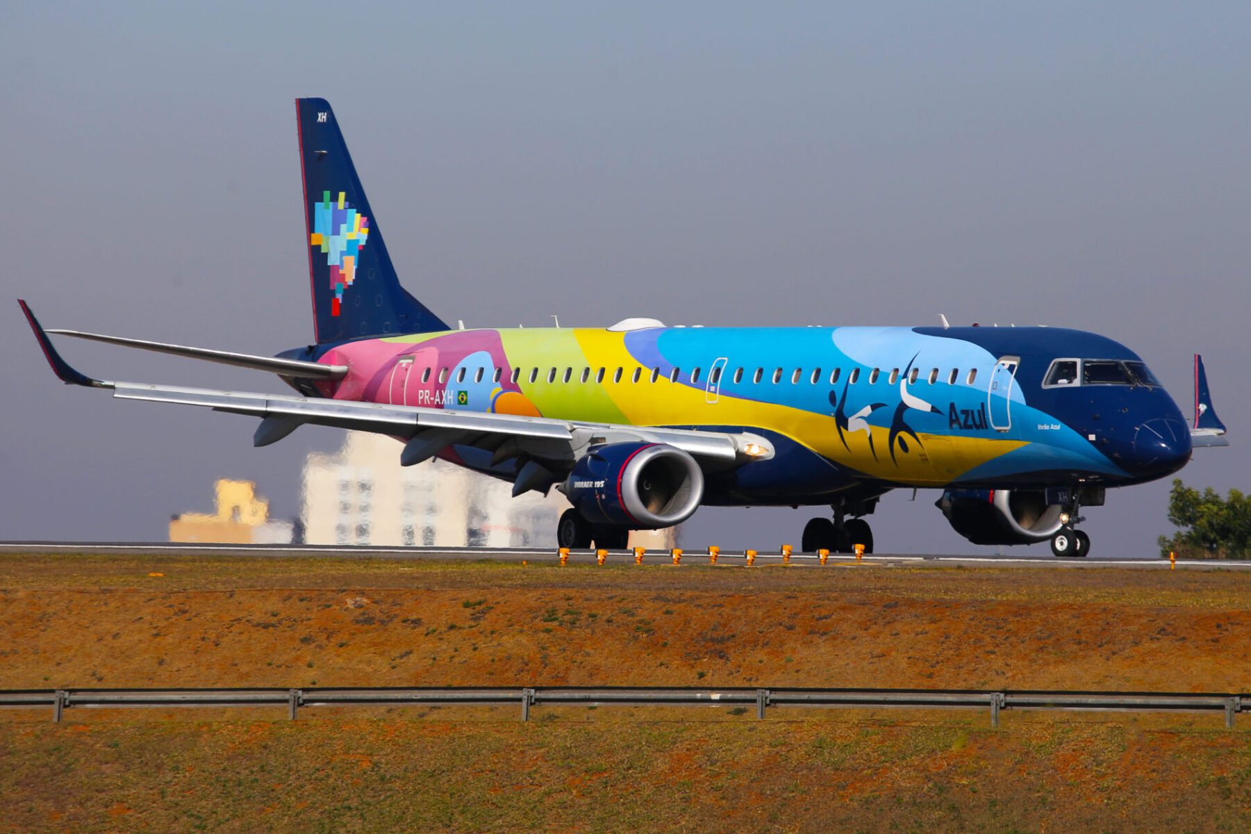 Azul Embraer 195-E1 - Foto: Divulgação
