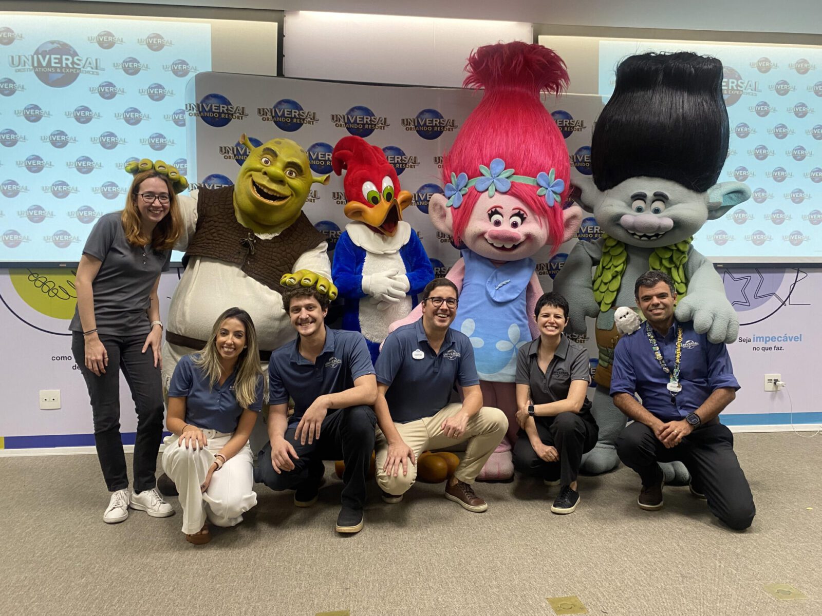 Equipe Universal Orlando Resort e os personagens da Universal - Foto: Gabrielle Cotrim