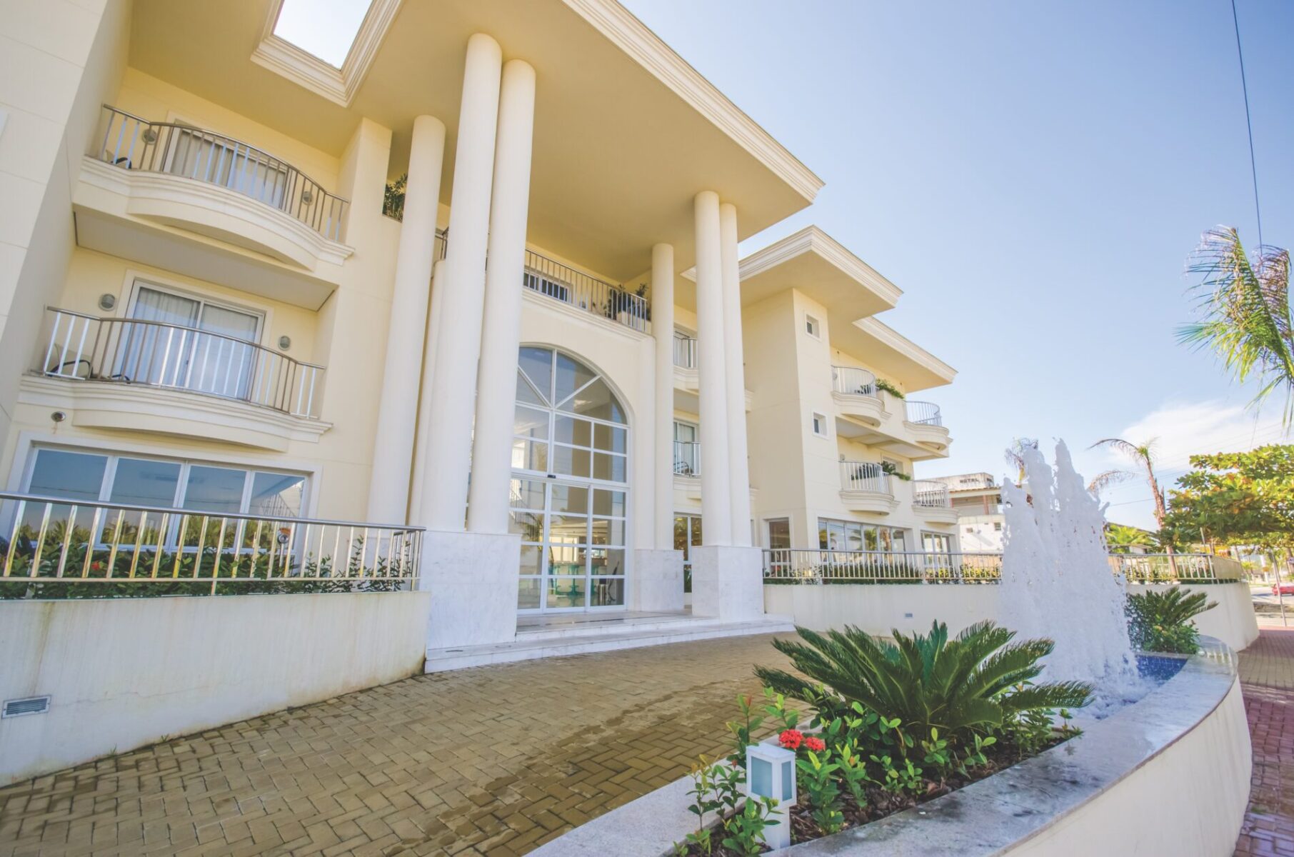 Fachada do Hotel Doral Guarujá, na Praia da Enseada, no Guarujá (SP) - Foto: Divulgação