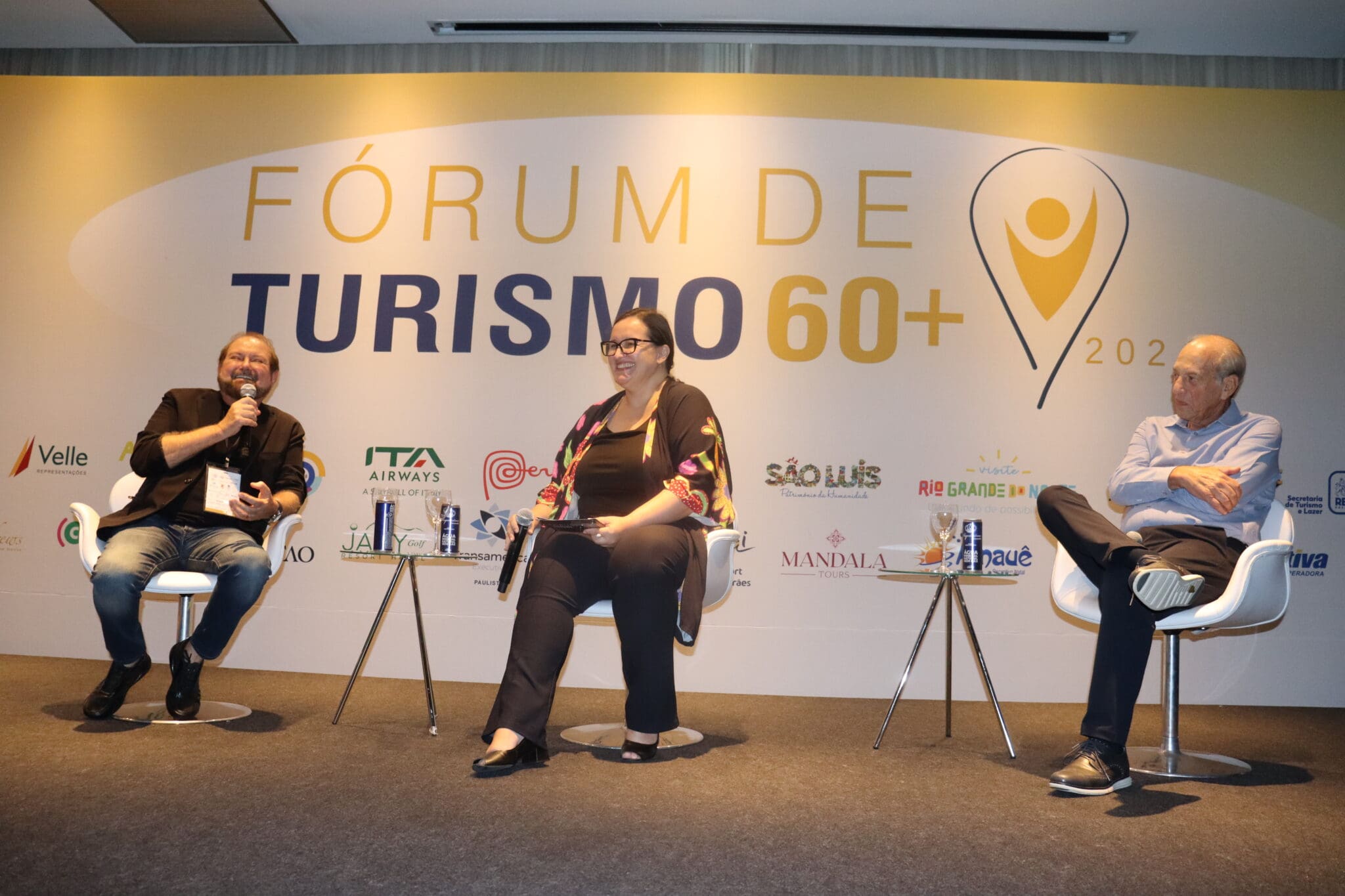 Guilherme Paulus, Mariana Aldrigui e Arnaldo Franken debatem painel focado na motivação durante Fórum de Turismo 60+