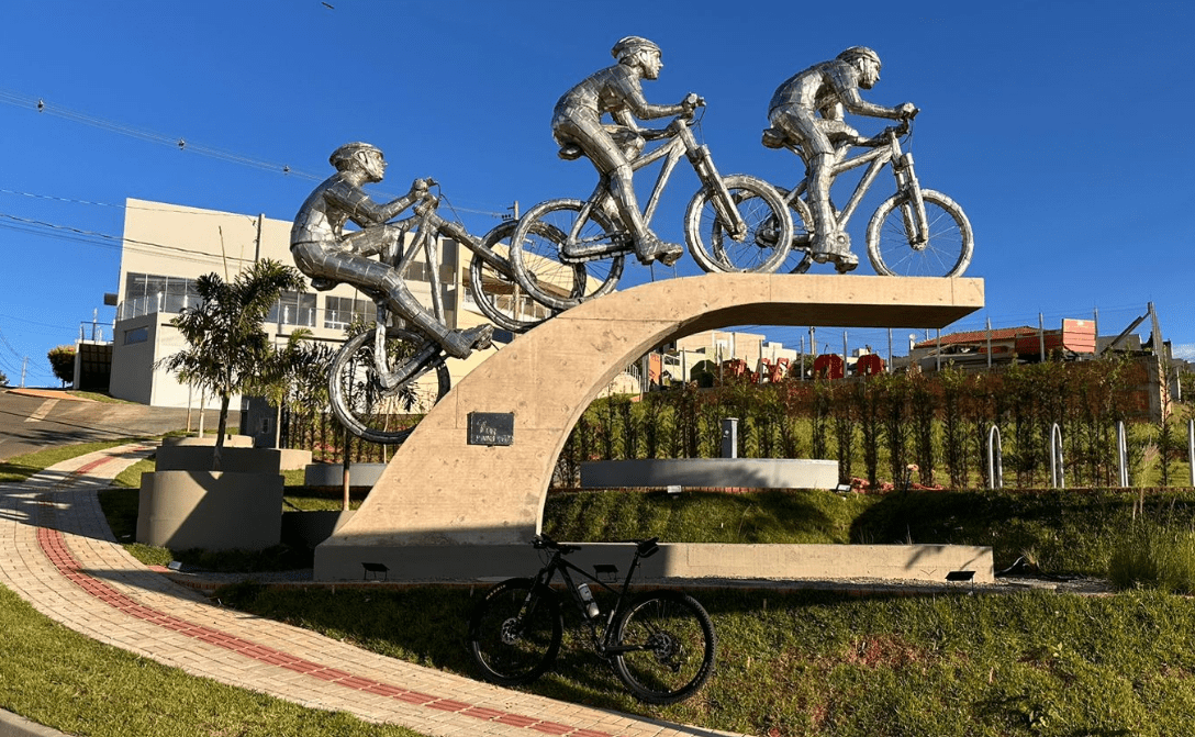 Divinolândia, Monumento ao Ciclismo, Setur-SP, São Paulo