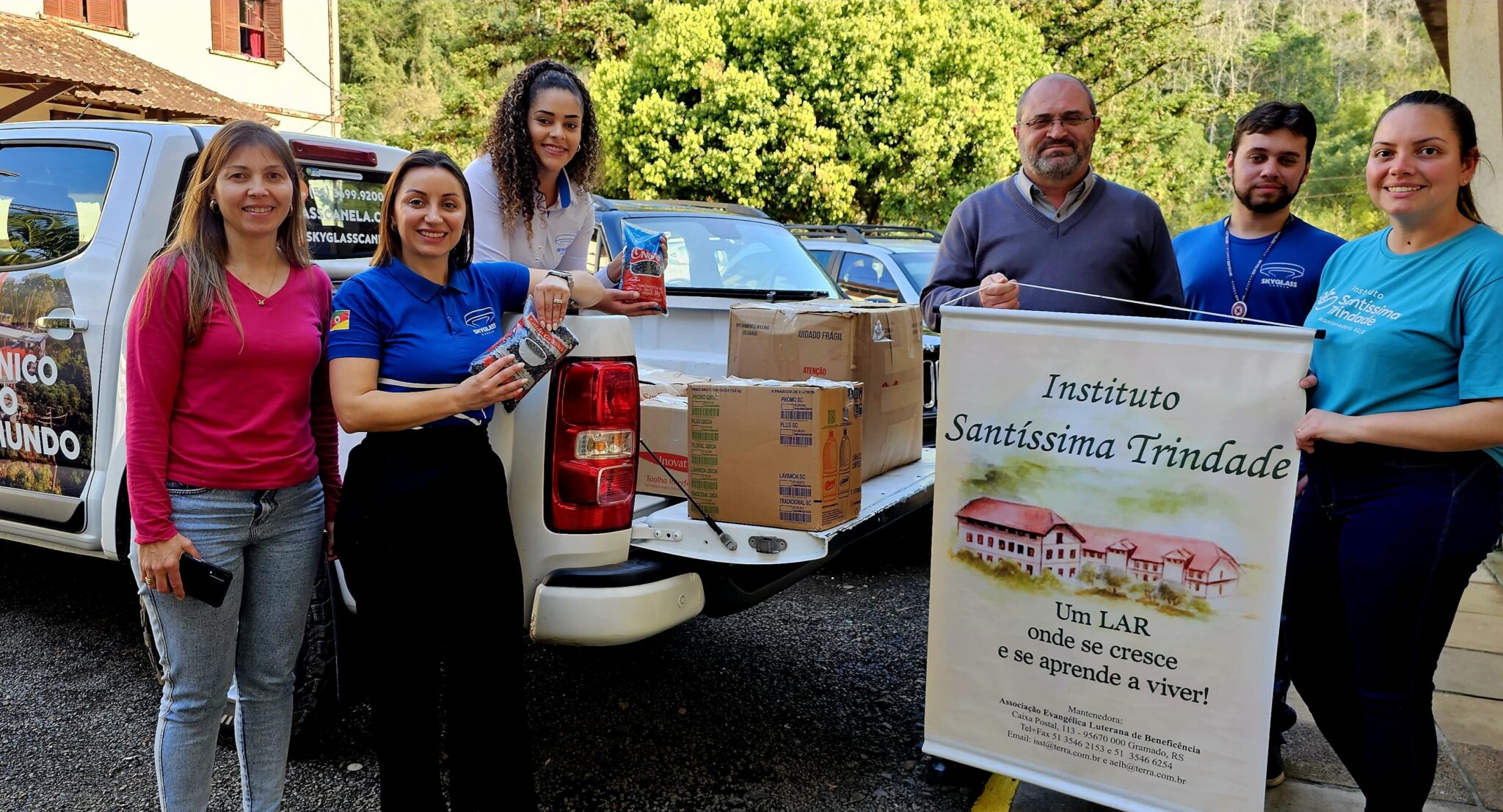 Equipe do Skyglass Canela realiza entrega das doações da 2ª Campanha Solidária do parque Divulgação