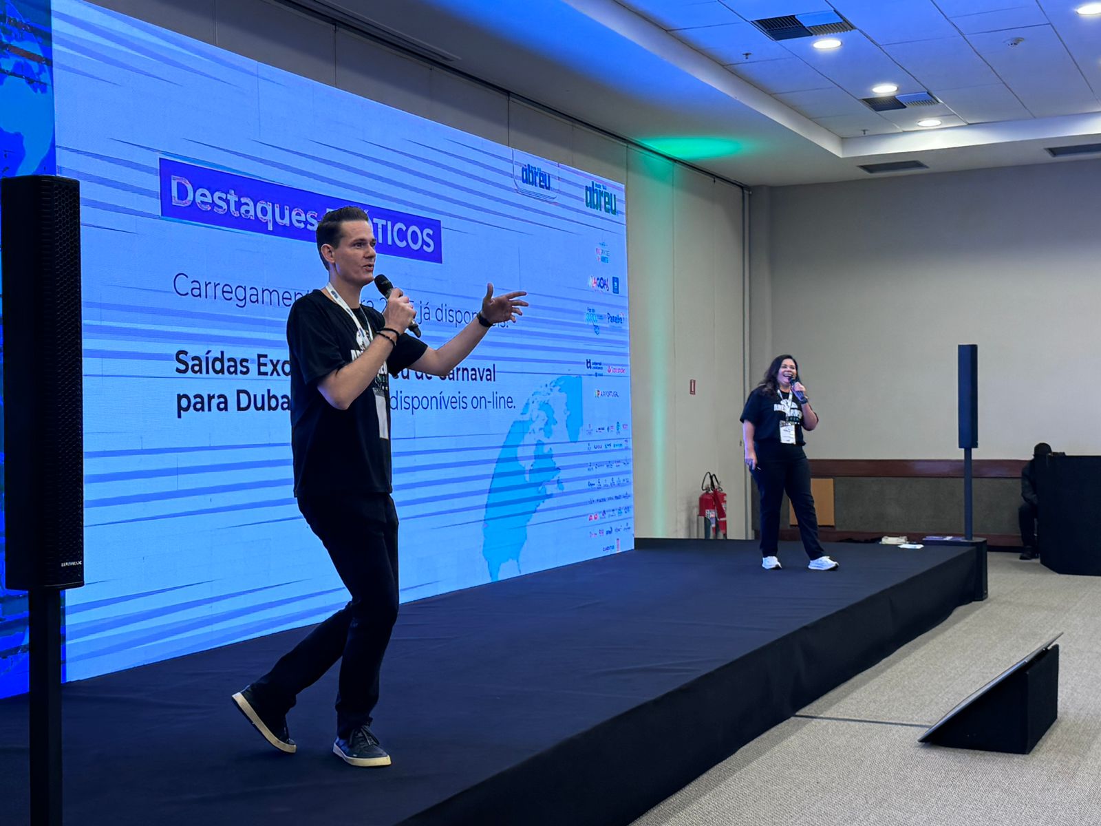 Felipe Cuadrado e Adriana Boeckh apresentam as novidades aos agentes da Arena Abreu