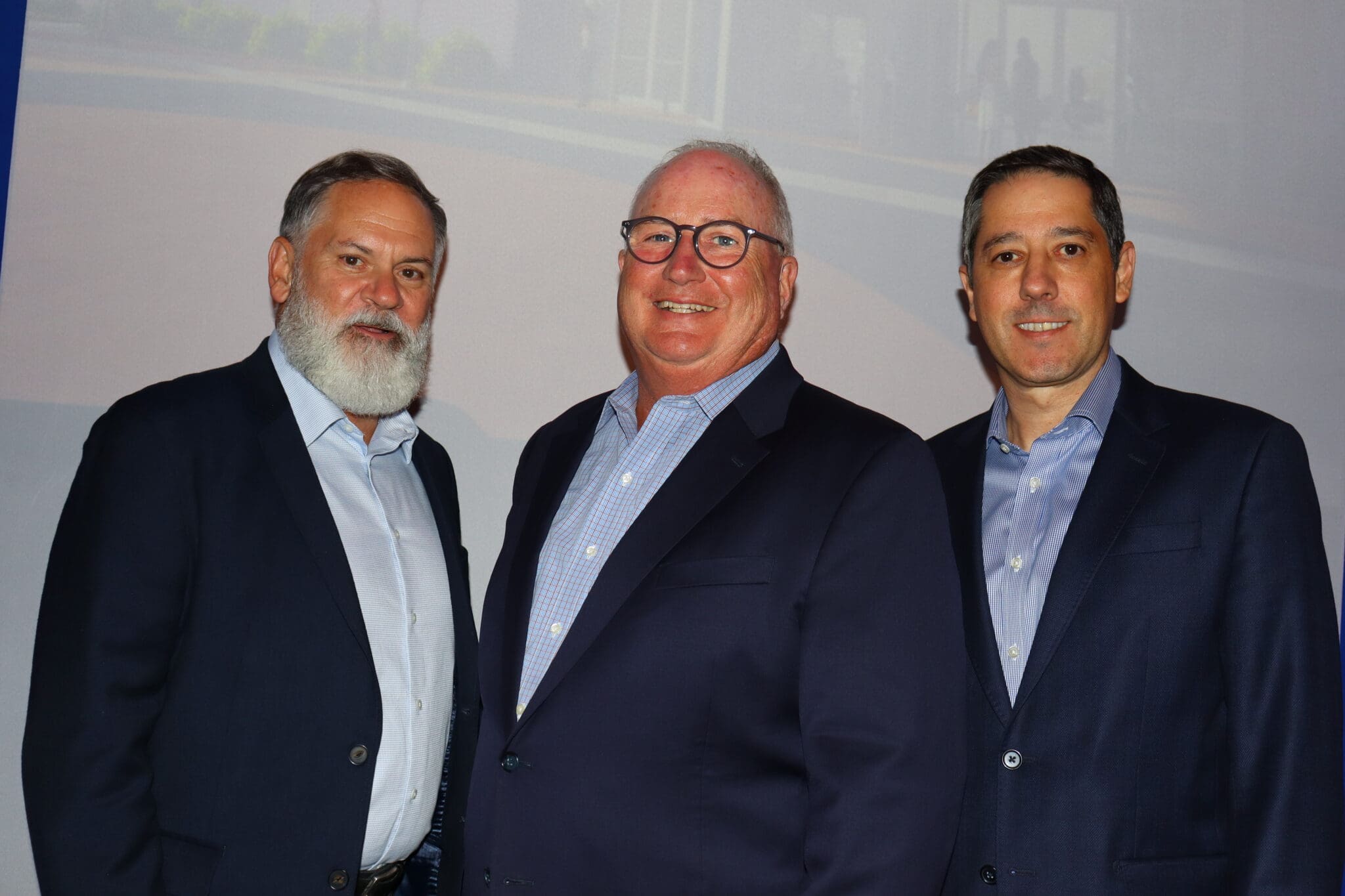 Dave Barket (Loews Hotels) junto a Dennis Quinn e Marcos Barros (ambos da Universal) em evento de apresentação dos hotéis para trade em São Paulo