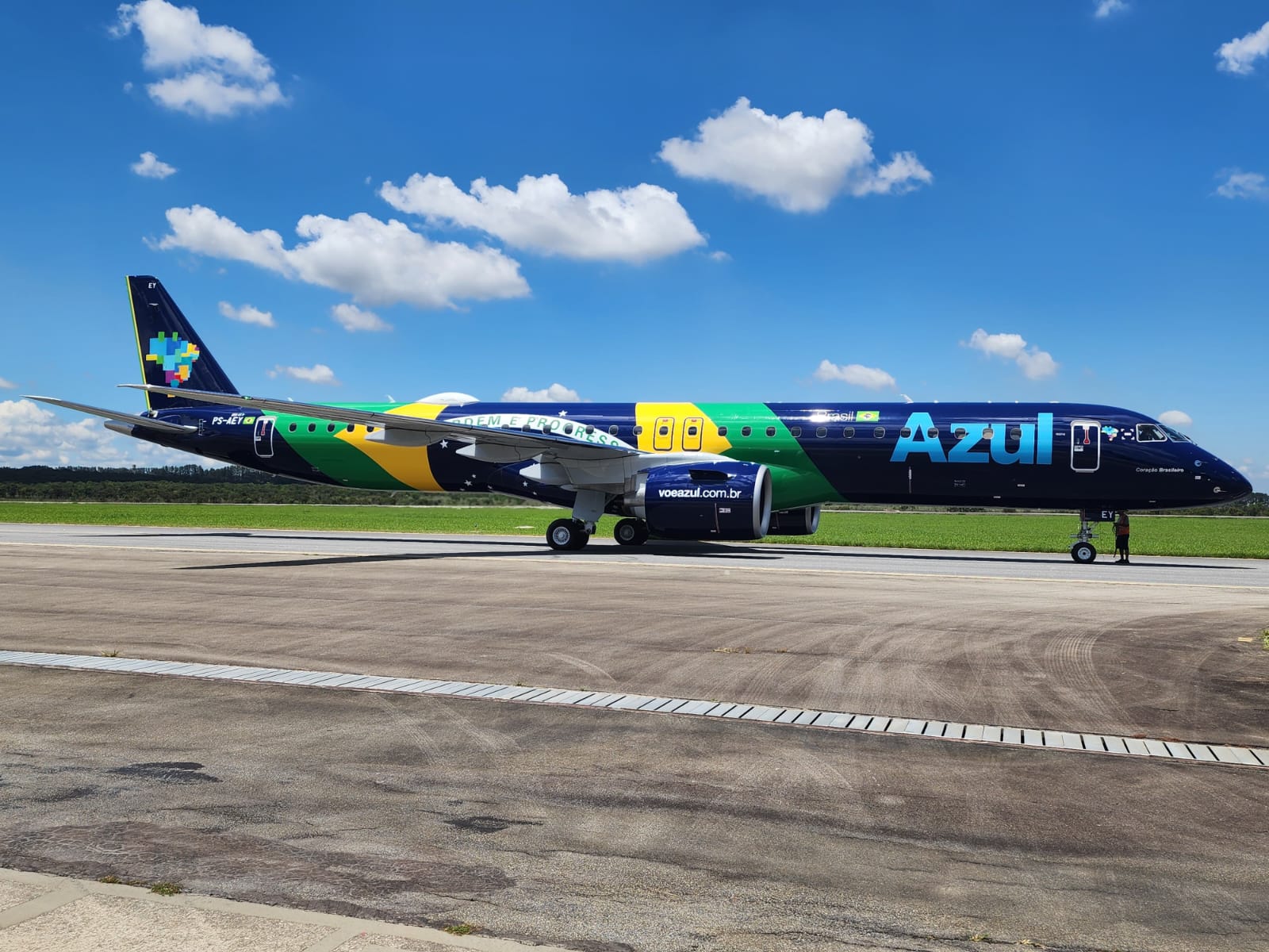 A mais nova aeronave Embraer 195-E2 da Azul (Foto: Divulgação)