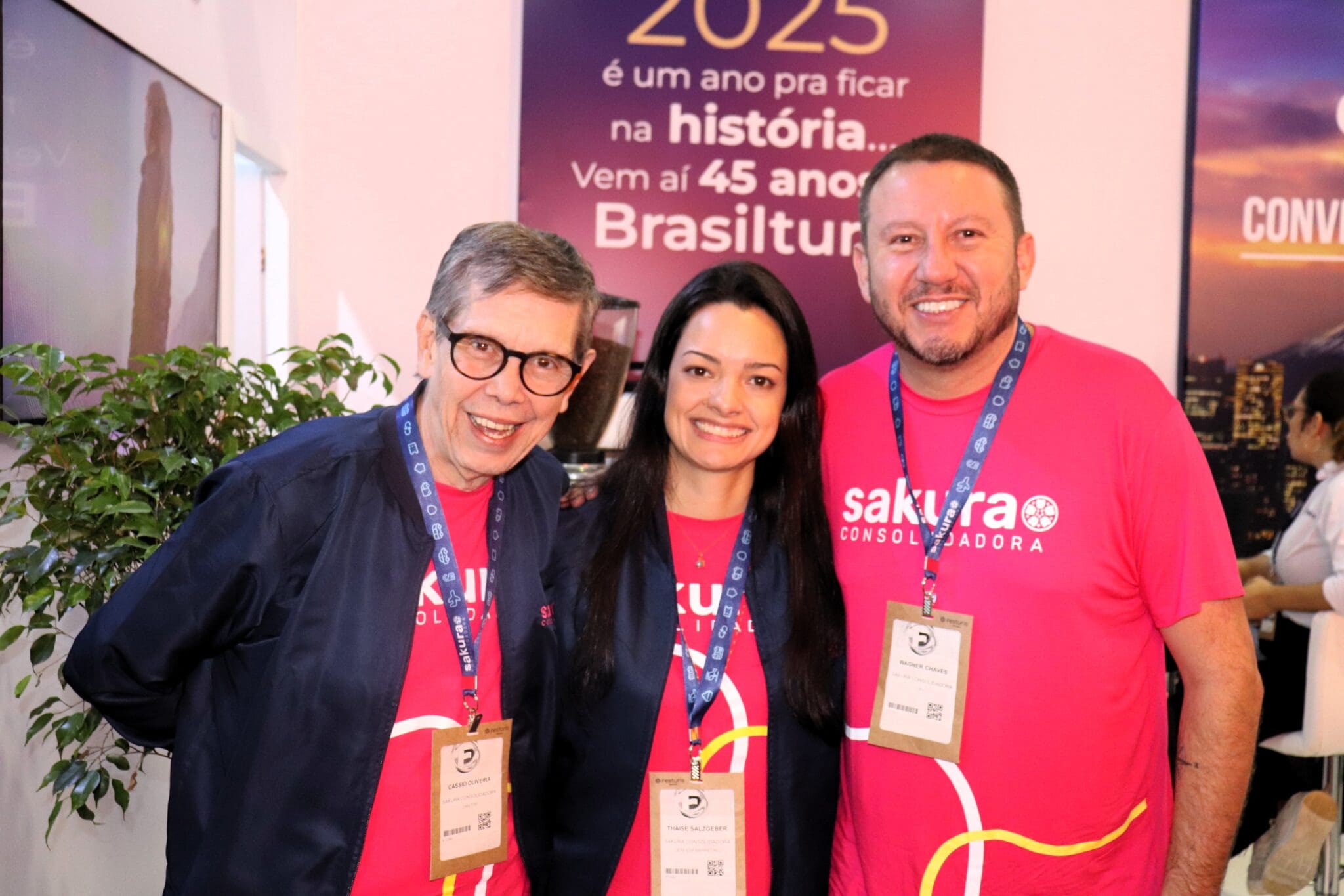 Cássio Oliveira, Thaise Salzgeber e Wagner Chaves (todos da Sakura Consolidadora) (Foto: Diego Siliprando/Brasilturis)