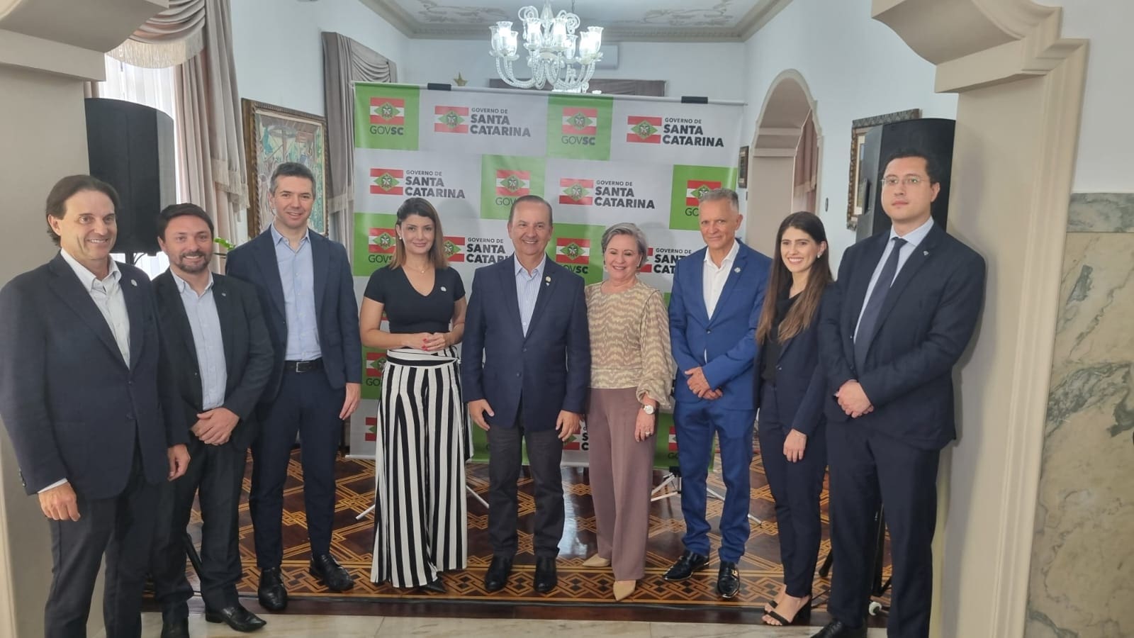 Evento na sede do governo de Santa Catarina com executivos da Azul, Zurich Airport Brasil e autoridades do Estado (Foto: Divulgação)