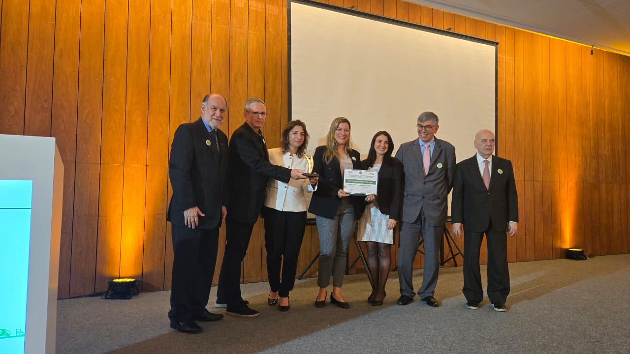 João Carlos Pollak - Gerente Geral, Marcia Miranda - Gerente de Operações, Natalia Kertes - Gerente de Marketing, Flávia Furlan - Gerente Comercial do Hotel Jequitimar e Diretoria da ADVB. (Foto: Divulgação)