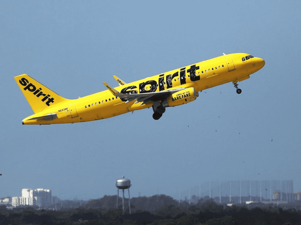 A Spirit Airlines definiu como vestimentas inadequadas aquelas que sejam transparentes e não cubram adequadamente o corpo, assim como tatuagens obscenas. Foto: Reprodução redes sociais