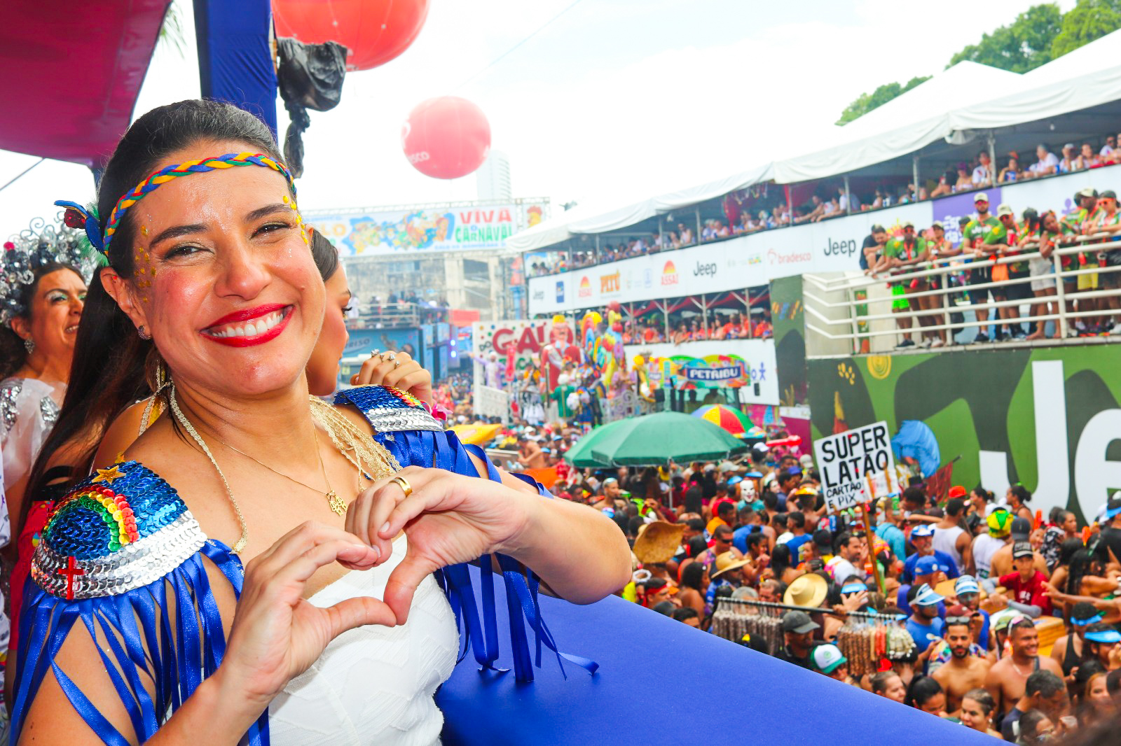 Raquel Lyra, governadora de Pernambuco carnaval Galo da madrugada Recife