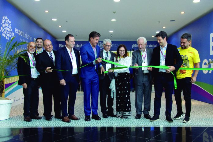Corte da fita da Expo Turismo Paraná (Foto_ Divulgação) Corte da fita da Expo Turismo Paraná. Crédito: Divulgação