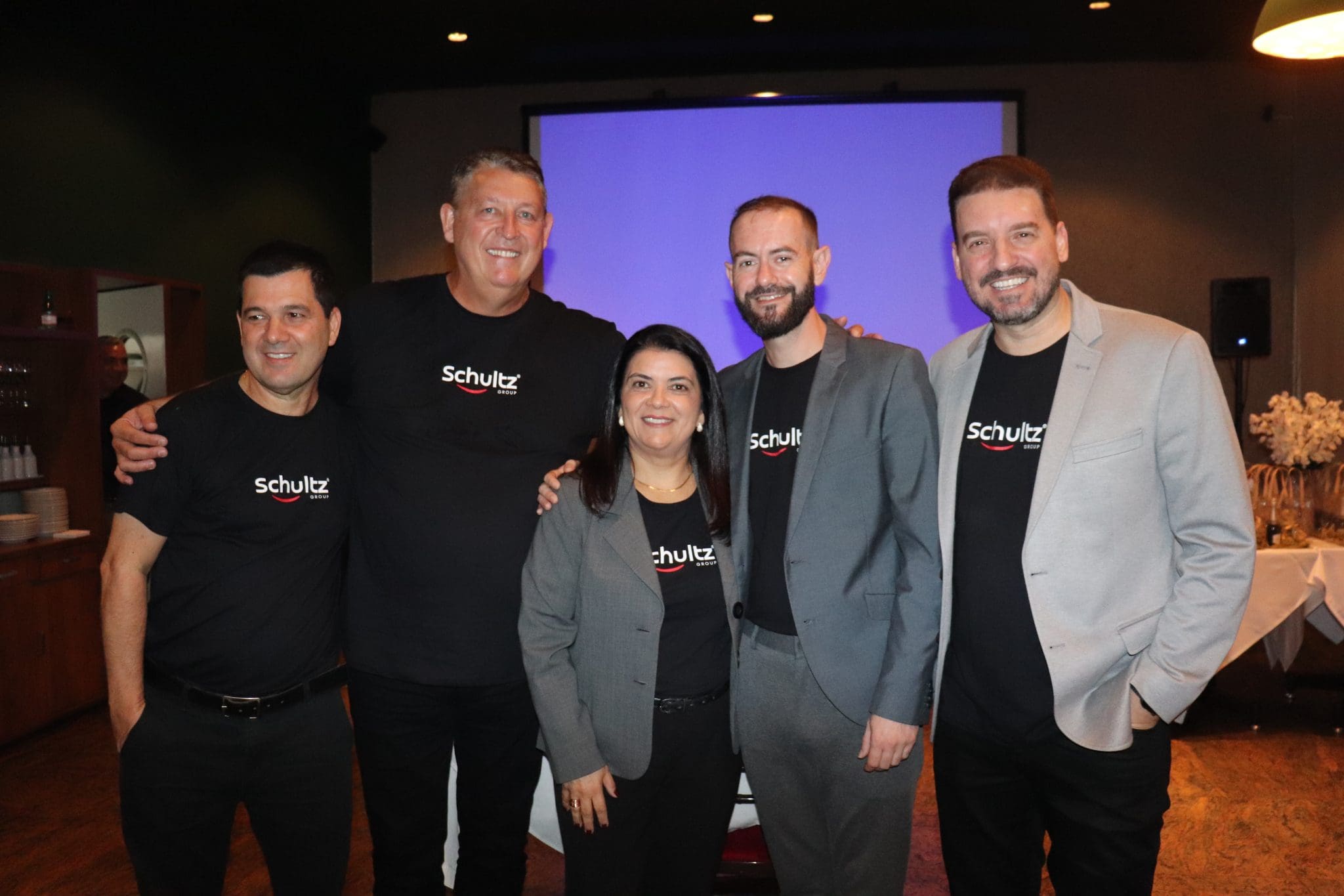 Schultz celebra 40 anos com homenagem a parceiros e equipe em São Paulo