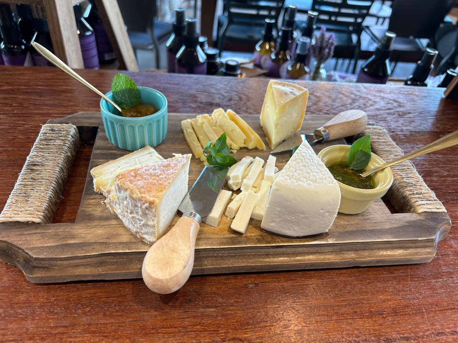 Diamantina integra gastronomia de queijos e vinhos com turismo de experiência