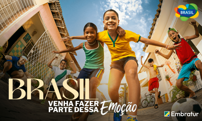 Em nova campanha internacional, Embratur transforma paixão pelo futebol em convite para viver o Brasil