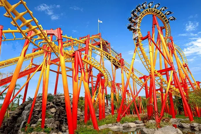 Fire Whip, do Beto Carrero World, passa por reforma de R$ 24 milhões e deve reabrir ao público em setembro deste ano.