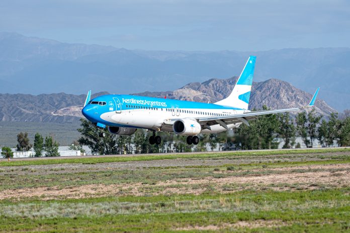 Aerolíneas Argentinas encerrou 2025 com lucro, patrimônio líquido positivo e anunciou a compra de 20 novas aeronaves. Crédito: Franco Monsalvo/Pexels