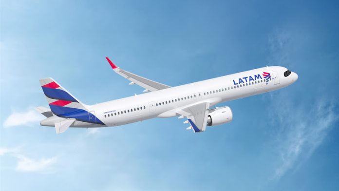Mais de 60 aeronaves Airbus e Embraer receberão conectividade via satélite multiórbita nos próximos anos. Crédito: Divulgação/Latam