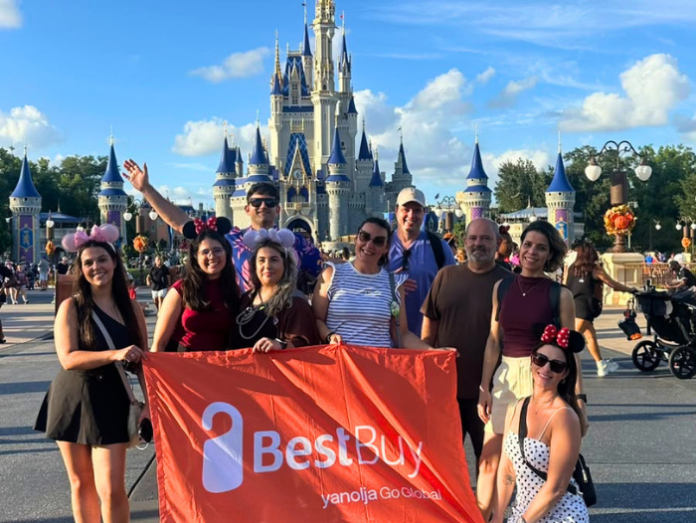 Agentes convidados pela BestBuy conheceram produtos de hospedagem, entretenimento e experiências turísticas durante famtour por Kissimmee. Crédito: Divulgação/BestBuy