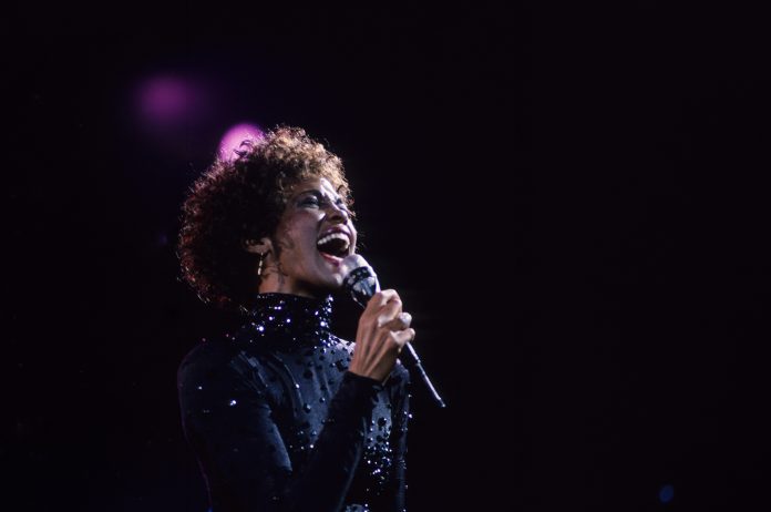 Norwegian Aura terá espetáculo dedicado a Whitney Houston e novas atrações de entretenimento em sua estreia, em maio de 2027.