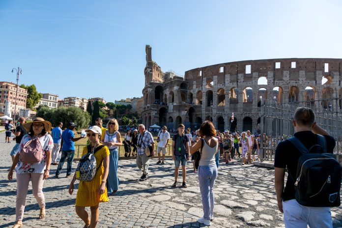 Turismo deve sustentar 376 milhões de empregos em 2026 e ampliar sua participação na economia mundial para 9,9%, segundo o WTTC. Crédito: Valentin Ivantsov/pexels Turismo deve sustentar 376 milhões de empregos em 2026 e ampliar sua participação na economia mundial para 9,9%, segundo o WTTC. Crédito: Valentin Ivantsov/pexels