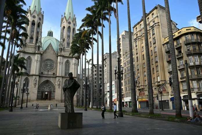 São Paulo lança passeio noturno gratuito pelo Centro Histórico, com visitas guiadas às sextas-feiras pelo Vai de Roteiro.