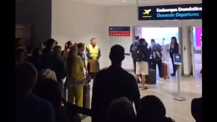 Falta de energia afetou check-in, painéis e acesso à área de embarque do Aeroporto de Viracopos na manhã desta terça-feira (22). Crédito: Reprodução/g1