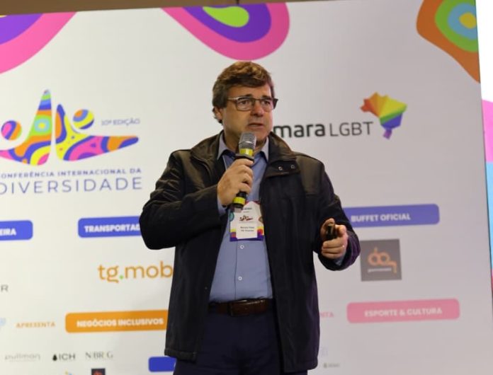 Pesquisa estima 21,5 milhões de brasileiros LGBTQIA+ adultos e analisa seus hábitos de consumo e preferências turísticas.