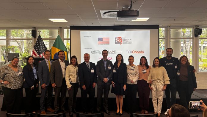 Autoridades e represntantes de destinos presentes em evento para agentes de viagens no Consulado dos Estados Unidos em São Paulo. Crédito: Maurício Herschander/ Brasilturis