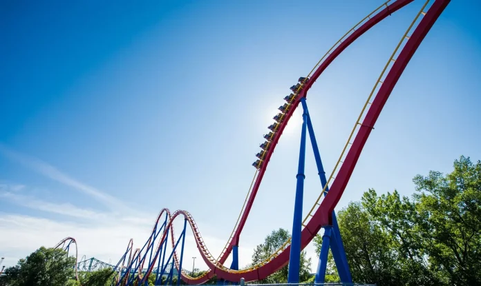 Montanha-russa Golitah, do parque La Ronde, em Montreal, é uma das 12 atrações suspensas por tempo inderteminado. Crédito: Reprodução/La Ronde