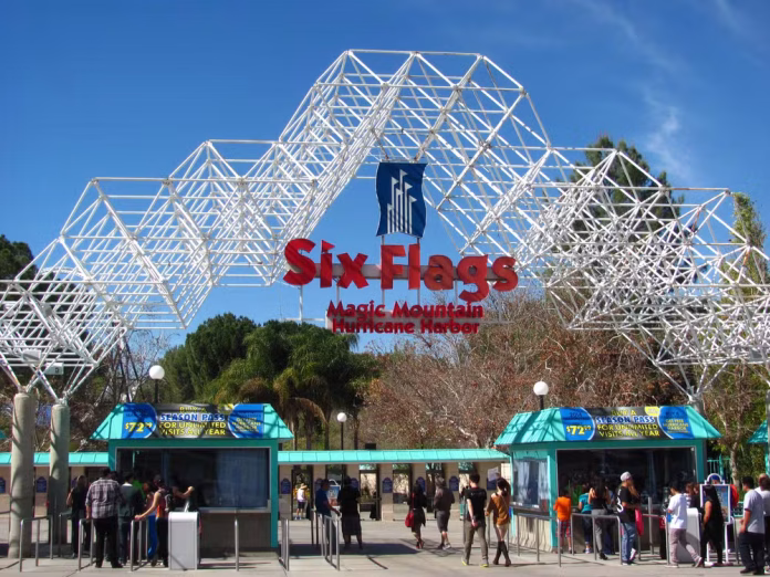 Fachada do parque Six Flag Magic Mountain, na Califórnia Crédito: Jeremy Thompson/United States of America - Six Flags Magic Mountain