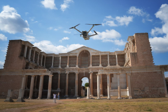 Novo centro de vigilância em Sardes utiliza drones com visão noturna para proteger sítios arqueológicos reconhecidos pela Unesco Crédito: Divulgação/Türkiye Tourism Promotion and Development Agency